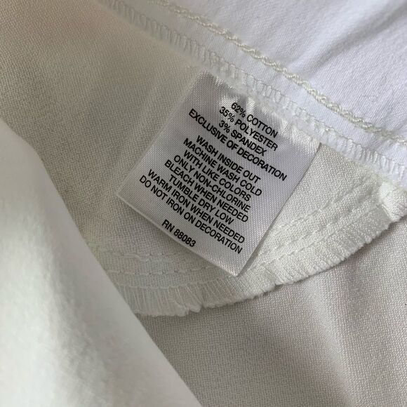 — Hannah — Beautiful Small White Capris NWT  - Picture 8 of 11